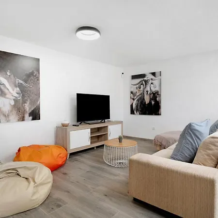 La Orilla Del Volcan * Yaiza