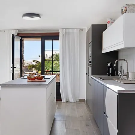 La Orilla Del Volcan * Yaiza