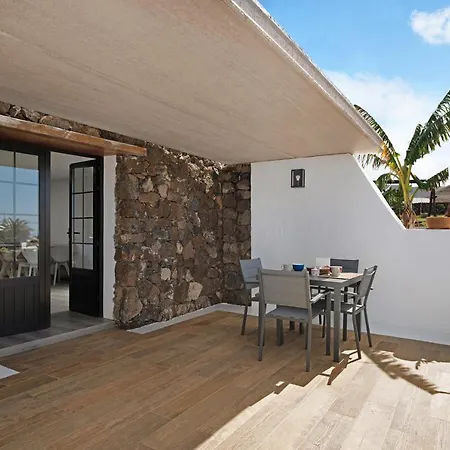 La Orilla Del Volcan Yaiza