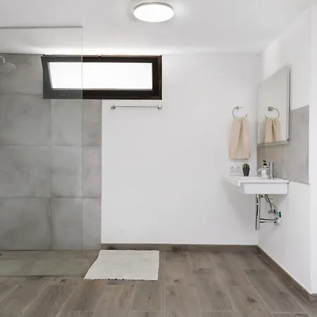 La Orilla Del Volcan * Yaiza