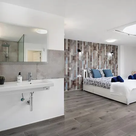 La Orilla Del Volcan *